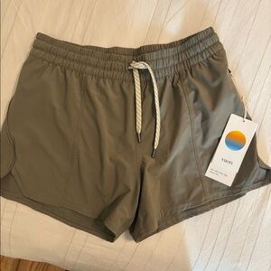 New with tags vuori shorts